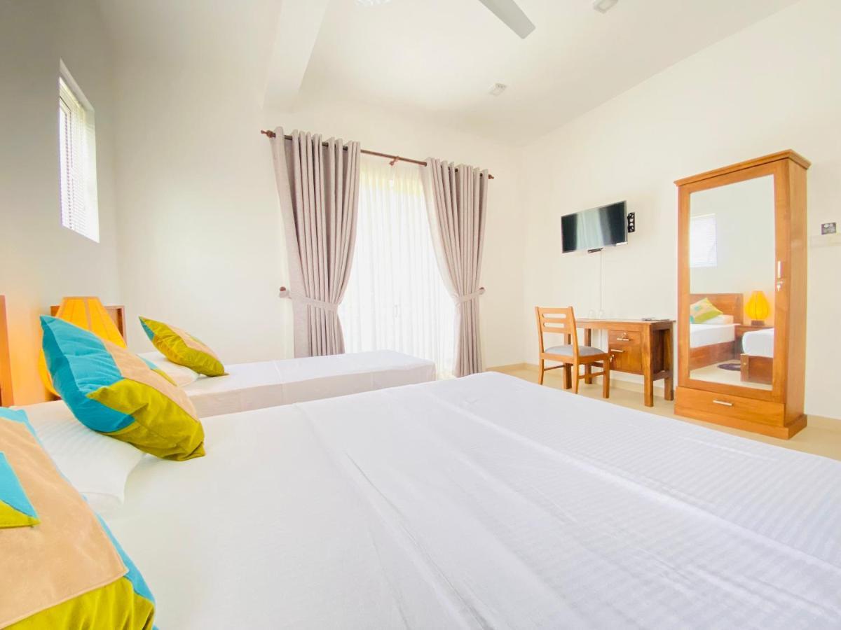 Srimadis Villa Near Airport - Negombo Luaran gambar