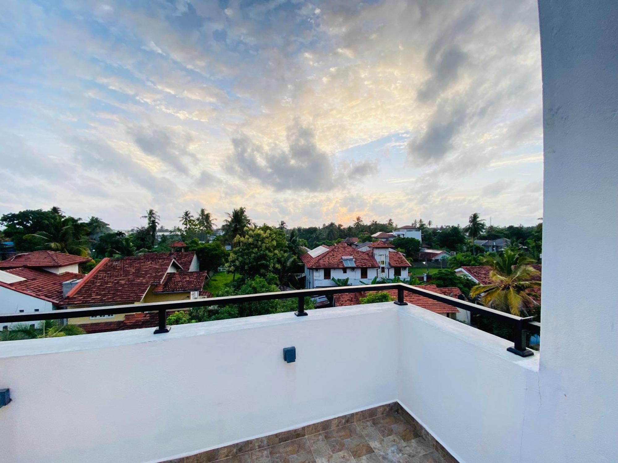 Srimadis Villa Near Airport - Negombo Luaran gambar