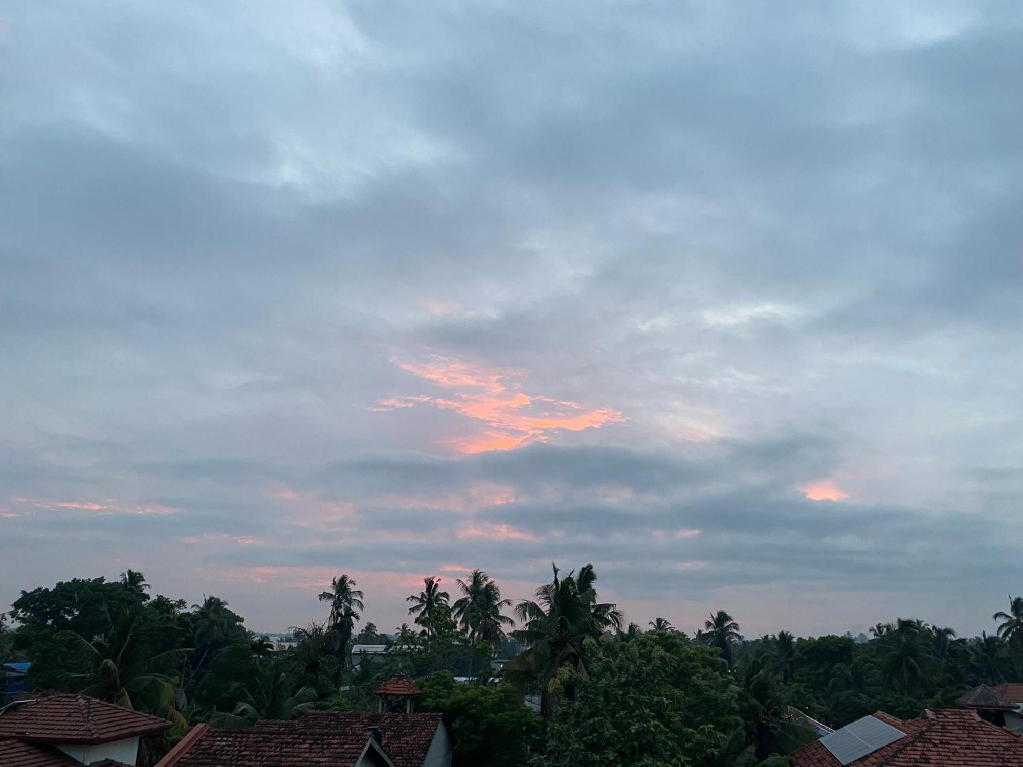 Srimadis Villa Near Airport - Negombo Luaran gambar